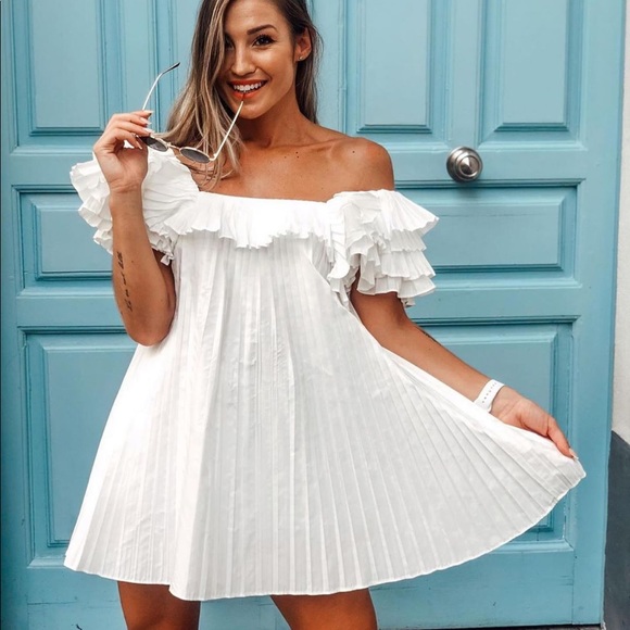 Zara Dresses & Skirts - Bloggers favorite zara pleated ruffle sleeve mini dress